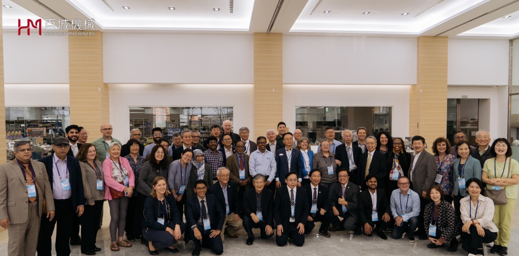 Scholars from 23 countries came to show their international strength